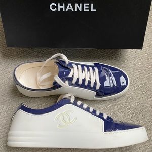 CHANEL
Calfskin Velvet Womens CC Sneakers size 40.0 Navy